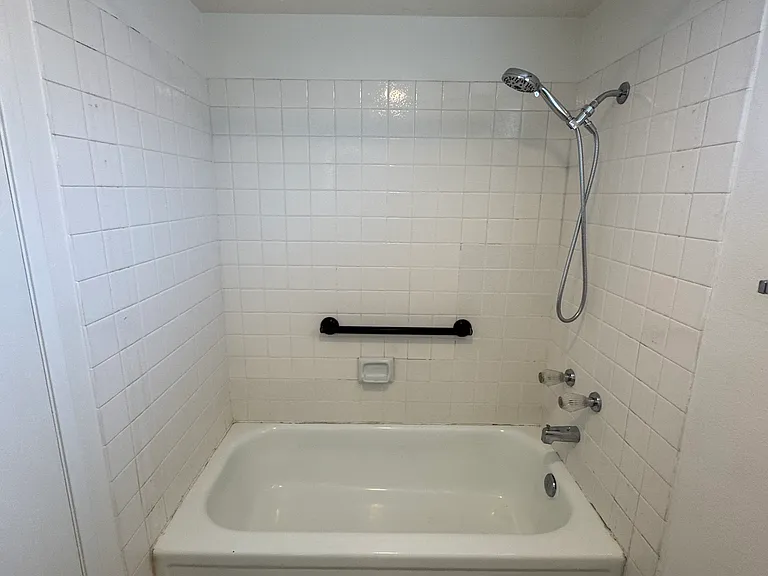 606 E Workman St — Photo 27