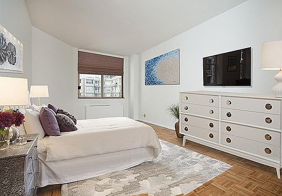 4th image of 393 W 49th St APT 3JJ