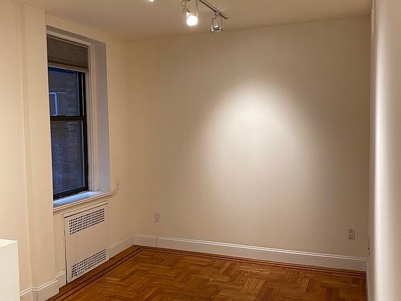 4th image of 56 W 65th St #30J