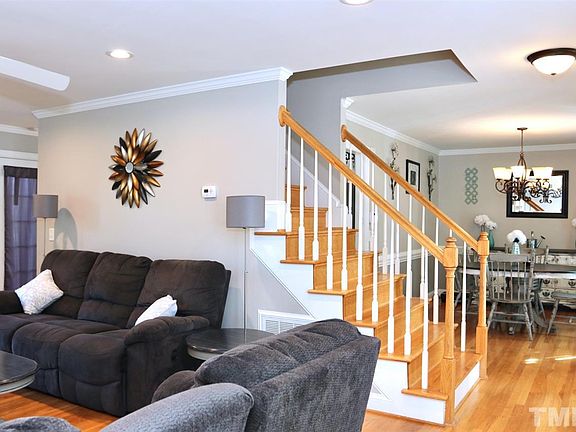 3rd image of 40 Blue Slate Ct