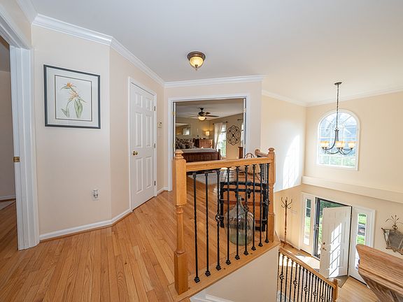 2nd image of 901 Maplewood Dr