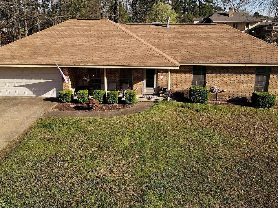 1st image of 2710 Lynwood Dr