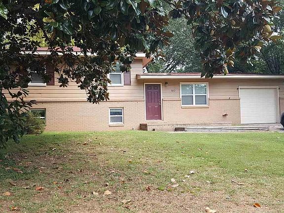 2nd image of 3812 Pinedale Dr SW