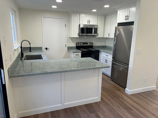 7502 Island Way — Photo 5