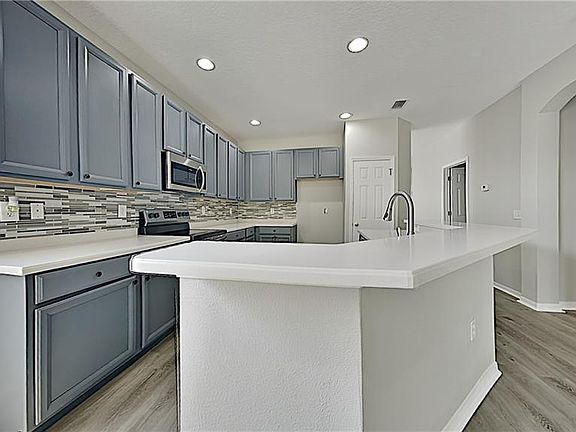 5th image of 6240 Dainty Bess Ct
