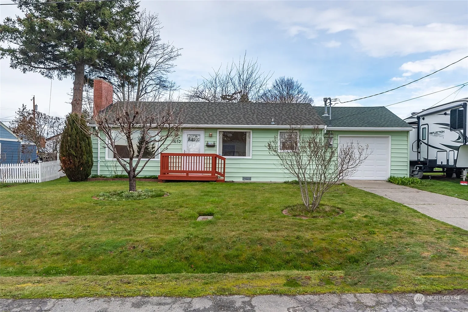 1652 SE 4th Avenue photo 1