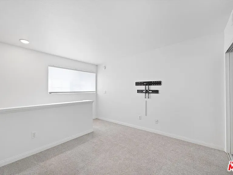 5530 Owensmouth Ave #316 — Photo 13