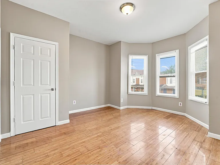 1551 N Allison St — Photo 16