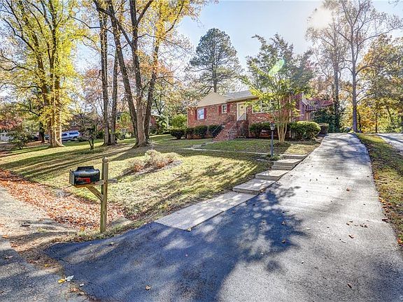 3rd image of 1918 Cedarhurst Dr