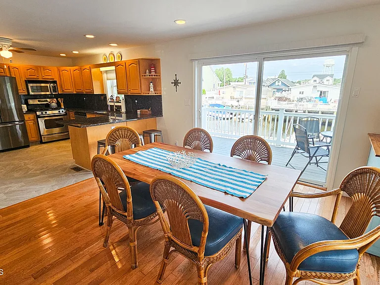 24 Dorothy Dr — Photo 8