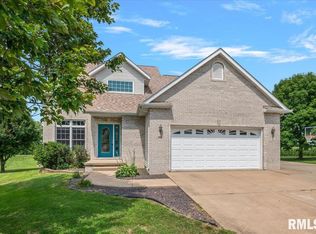 402 James Creek Ln, Jacksonville, IL 62650