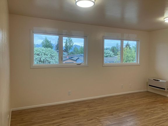 Large upstairs bedrooms with mountain view
