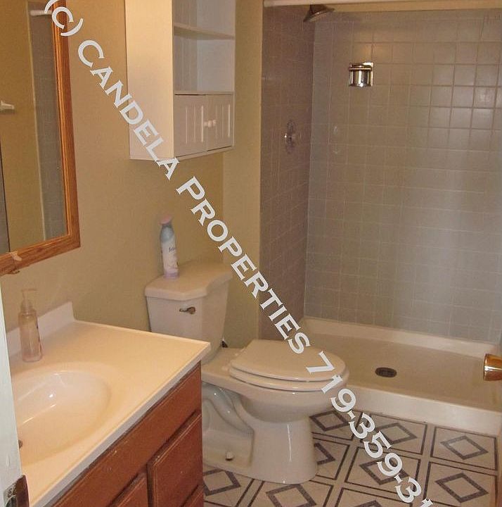 Bathroom #2 (lower)