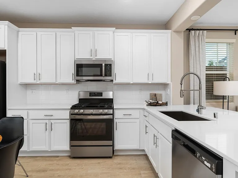 1108 Vanguard Way W — Photo 12