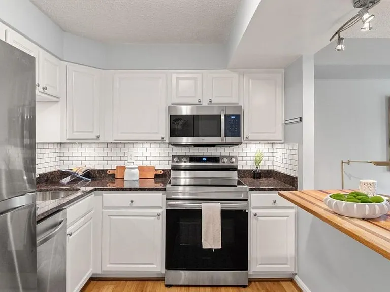 122 N Bedford St #A — Photo 2