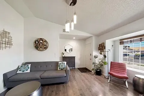 1003 Whistler Dr — Photo 3