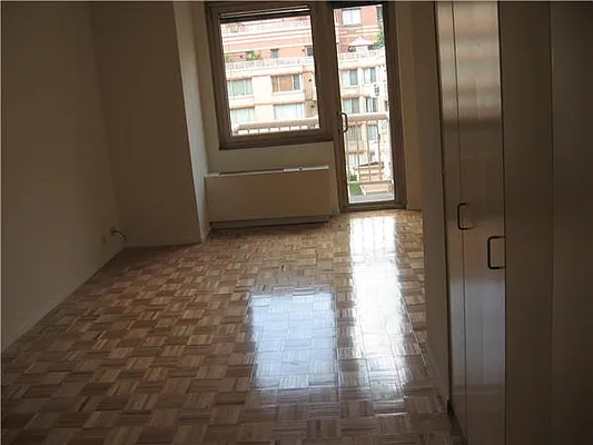 Rented by RELO REDAC INC. | media 15