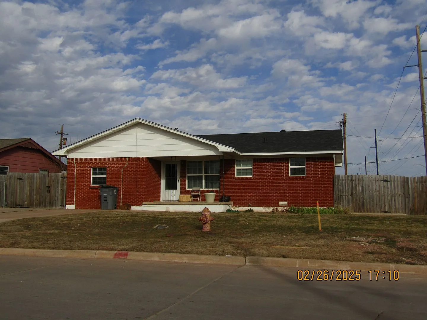 Move In Special: $200 Off Of The First Full Month's Rent! Very Nice Home Located In The Carraslan... — Photo 2