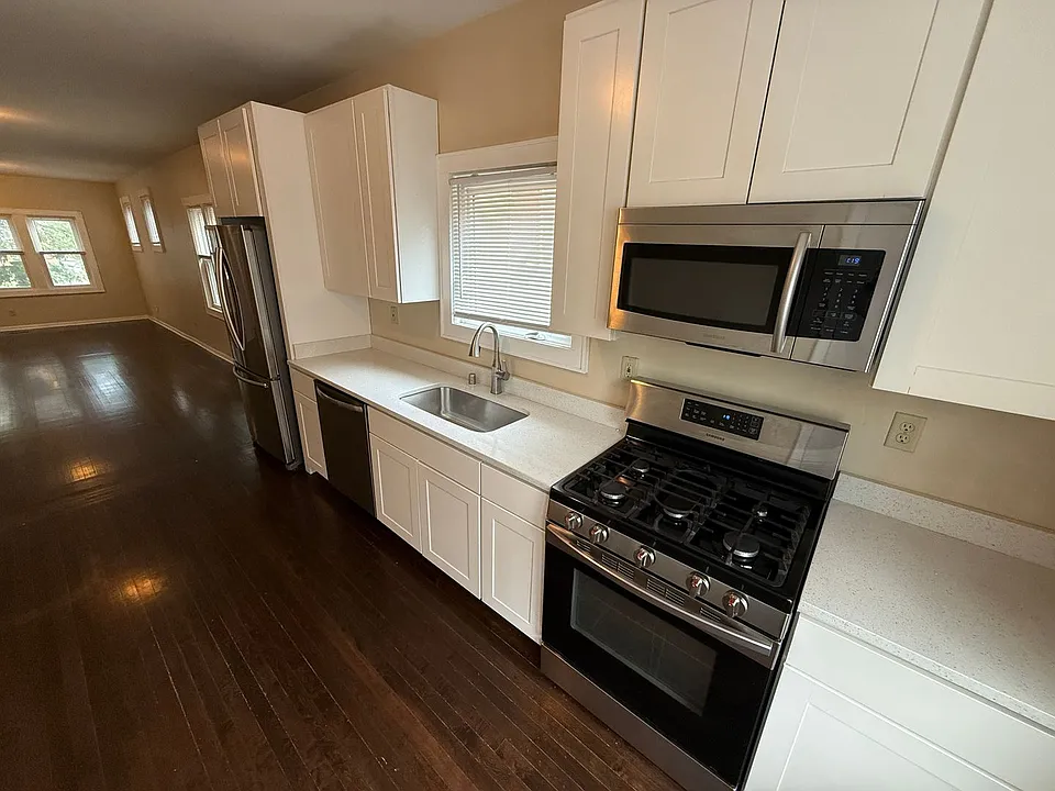 1209-09B E. Kane Pl.