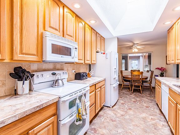 4th image of 4137 E Catalina Ave