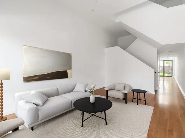 33 Carroll Street image 2 of 12