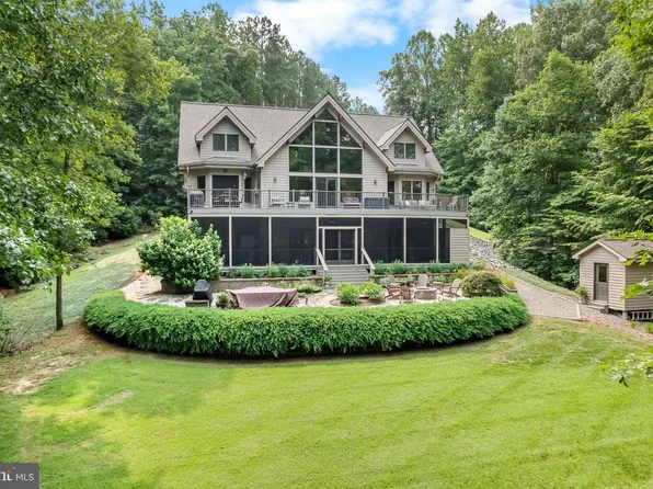 68 W Sunrise Dr, Warsaw, VA 22572