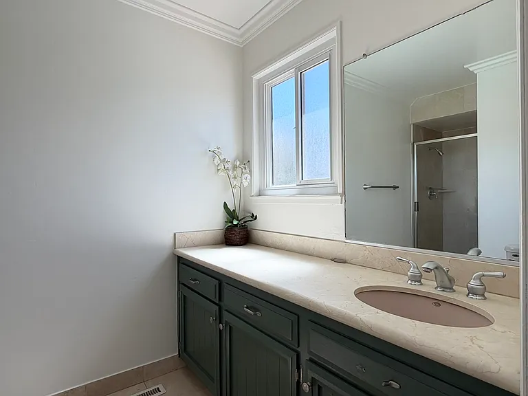 3695 Sanford St — Photo 42