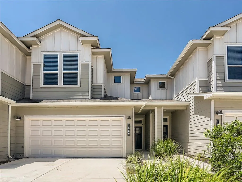 3 bed, 2.5 bath, 1780 sqft, $2,200 — Photo 2