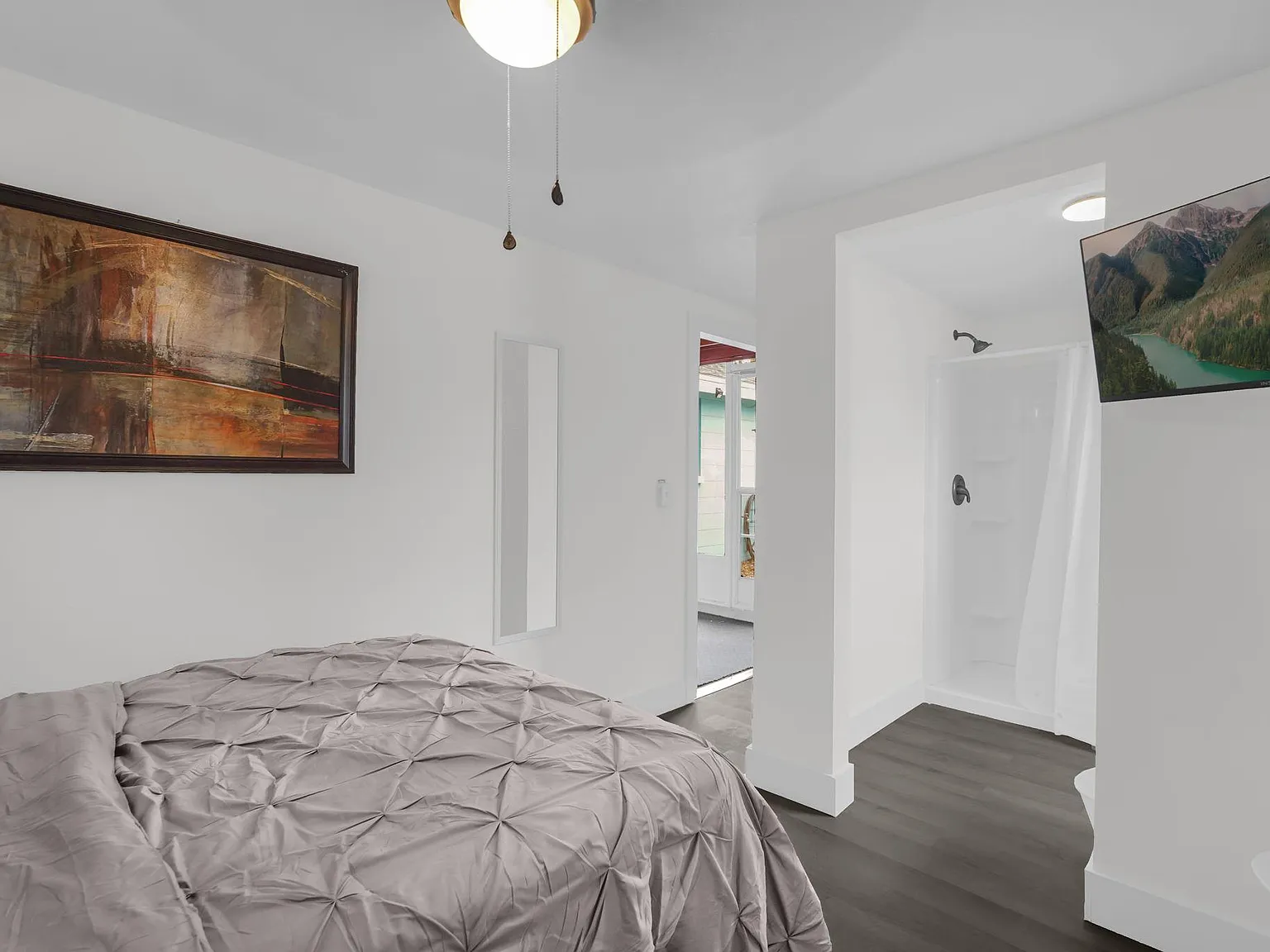 4 bed, 3.0 bath, 1693 sqft, $1,087 — Photo 1