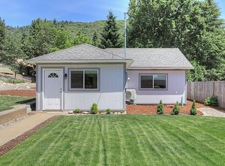 1449 NE 10th St, Grants Pass, OR 97526