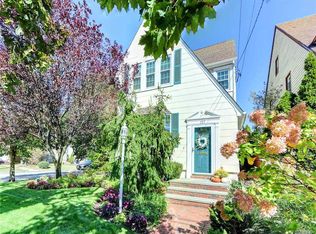 127 Locust St, Valley Stream, NY 11581