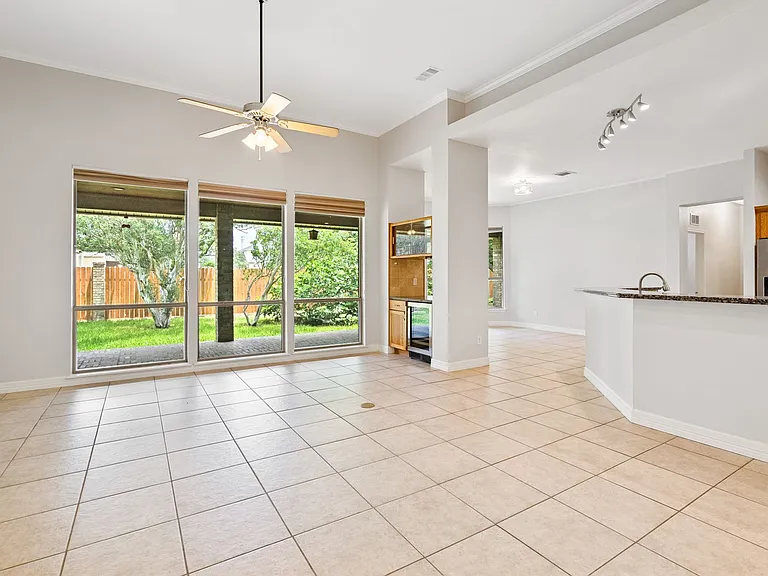 307 Echo Valley Dr — Photo 6