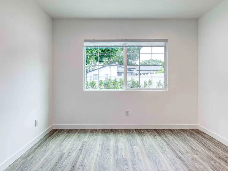 8805 Paso Robles Ave — Photo 21