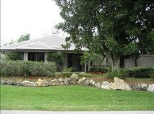 1 Cypress Cove Rd, Palm Beach Gardens, FL 33418