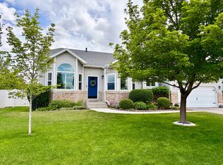2587 W Vista Meadows Dr, Riverton, UT 84065