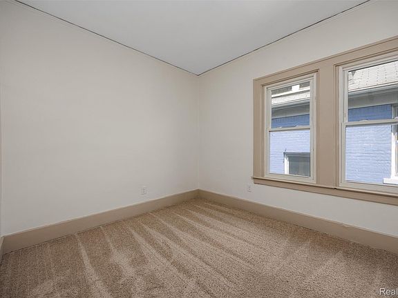 4th image of 3019 Clements St
