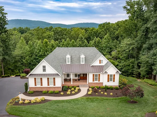 1150 Cambridge Hill Ln, Keswick, VA 22947