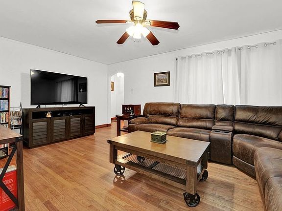 5th image of 3648 W 68th Pl