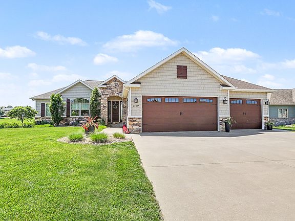 2nd image of 1009 Fountain View Dr