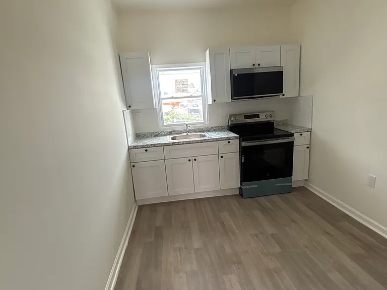 6125 Glenmore Ave #1 — Photo 7