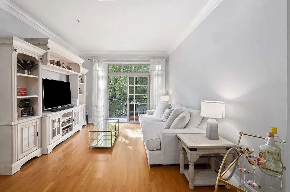 1 bed, 741 sqft, $2,200 — Photo 2