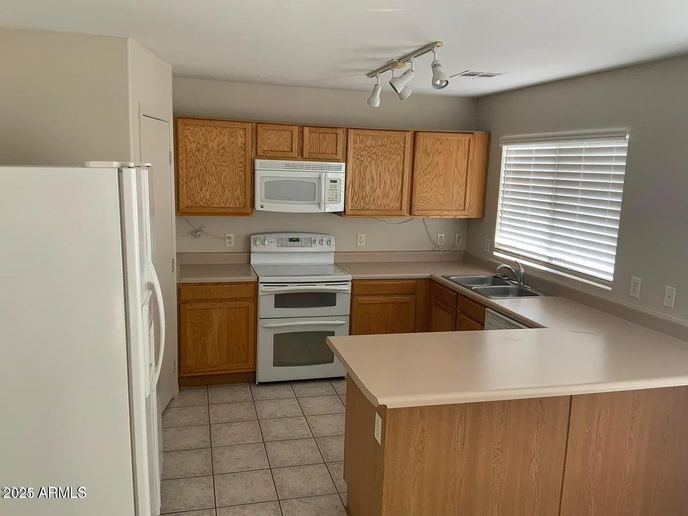3 bed, 2.0 bath, 1514 sqft, $2,195 — Photo 4