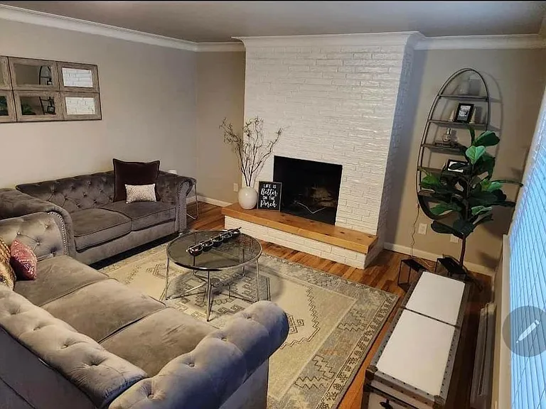 1716 E Terry St — Photo 3
