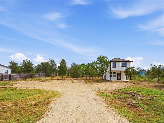 3rd image of 140 Lobo Ln