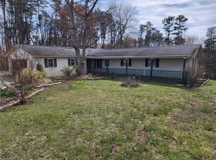 1055 Zack Dr, Pilot Mountain, NC 27041
