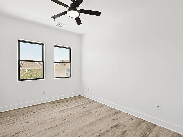 767 W Main St #201 — Photo 15
