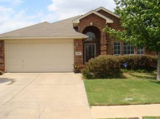 9033 Saranac Trl, Fort Worth, TX 76118