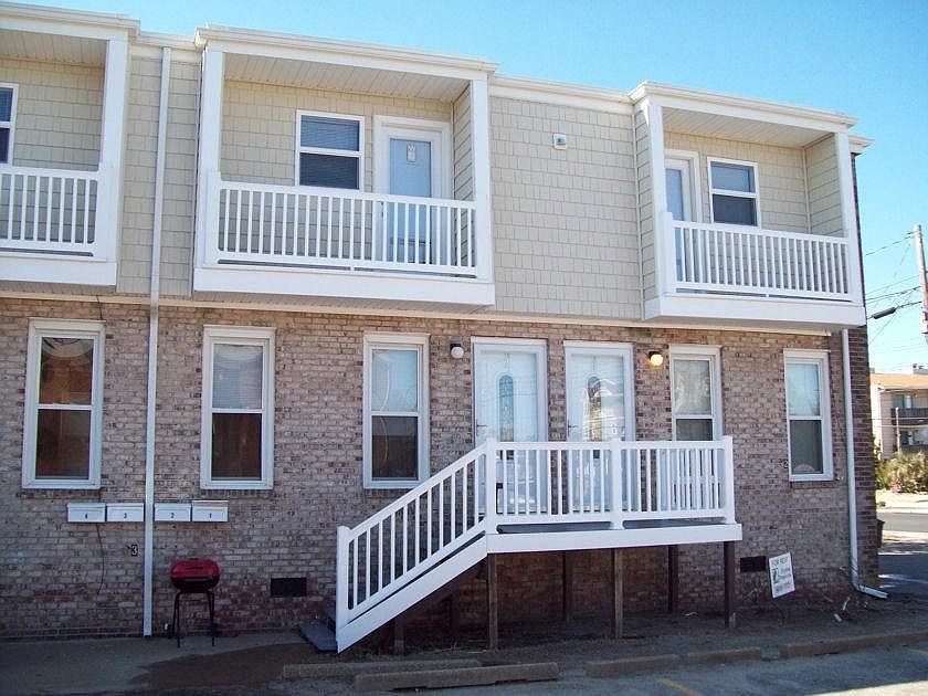 Just 4 units, not a huge complex