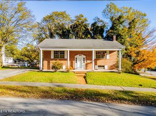 526 Margrave Dr, Harriman, TN 37748
