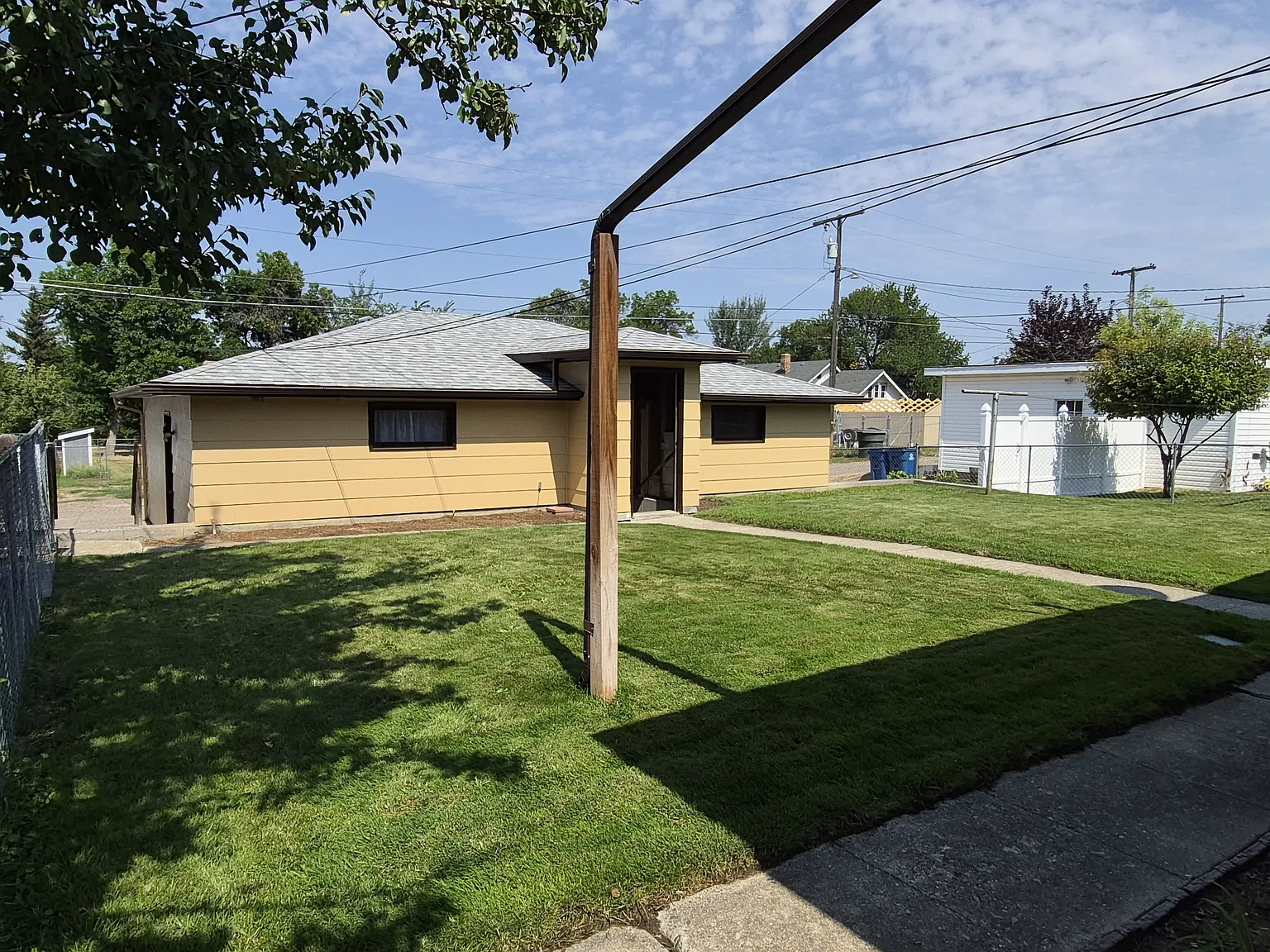 4 bed, 1900 sqft, $2,000 — Photo 4